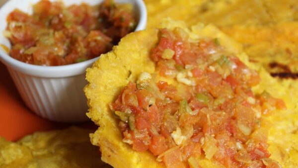 Tostadas de plátano con guiso