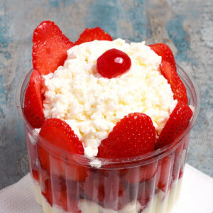 FRUTILLAS CON CREMA Y QUESO