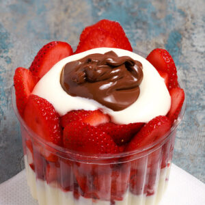 FRUTILLAS CON NUTELLA Y CREMA